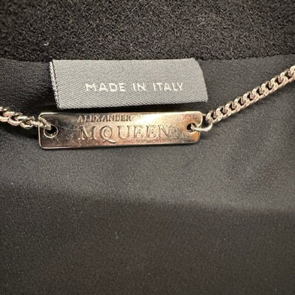 ALEXANDER MCQUEEN BLACK WOOL CAPE - Picture 9 of 11